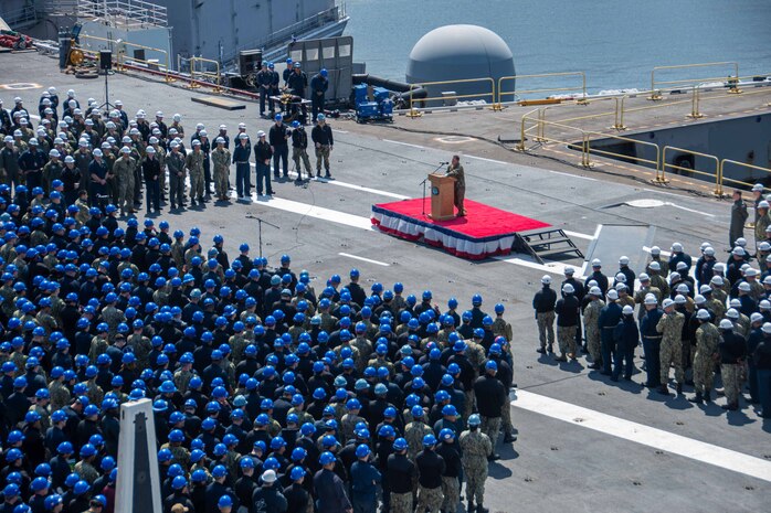 Chief of Naval Personnel visits USS Ronald Reagan (CVN 76)