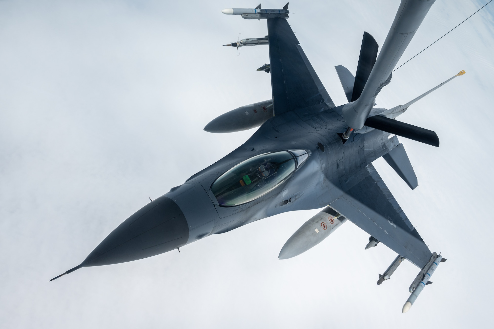 Jet receives in-flight refueling