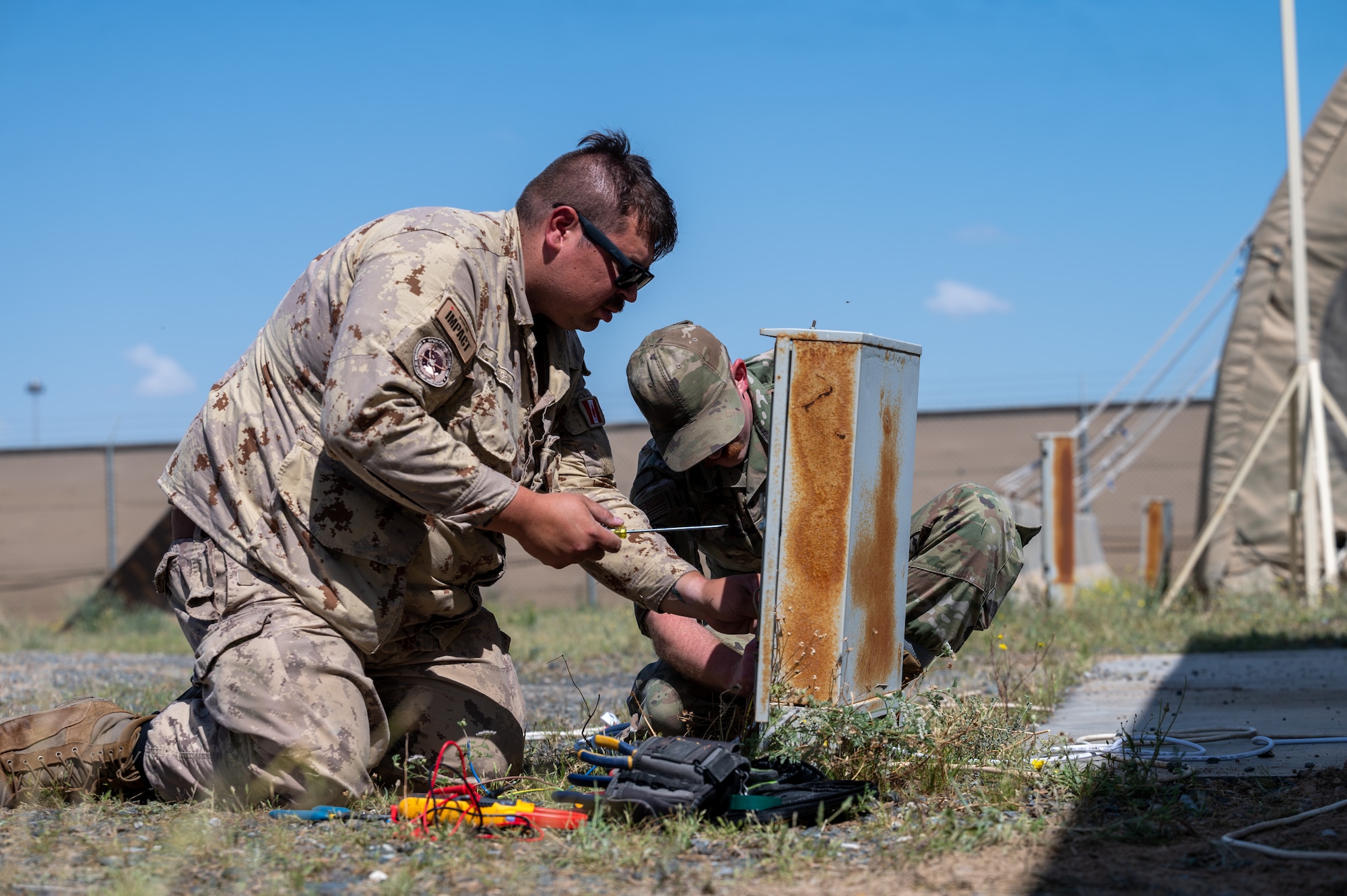 Members of the U.S. Air Force’s 386th Expeditionary Civil Engineer Squadron and the Canadian Armed Forces’ Operational Support Hub-South West Asia engaged in a personnel exchange, allowing their members to work together and gain a better understanding of how each force operates.