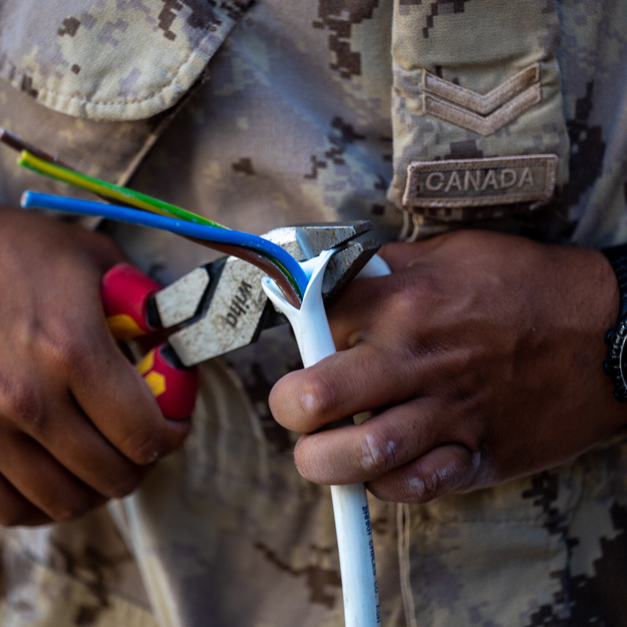Members of the U.S. Air Force’s 386th Expeditionary Civil Engineer Squadron and the Canadian Armed Forces’ Operational Support Hub-South West Asia engaged in a personnel exchange, allowing their members to work together and gain a better understanding of how each force operates.