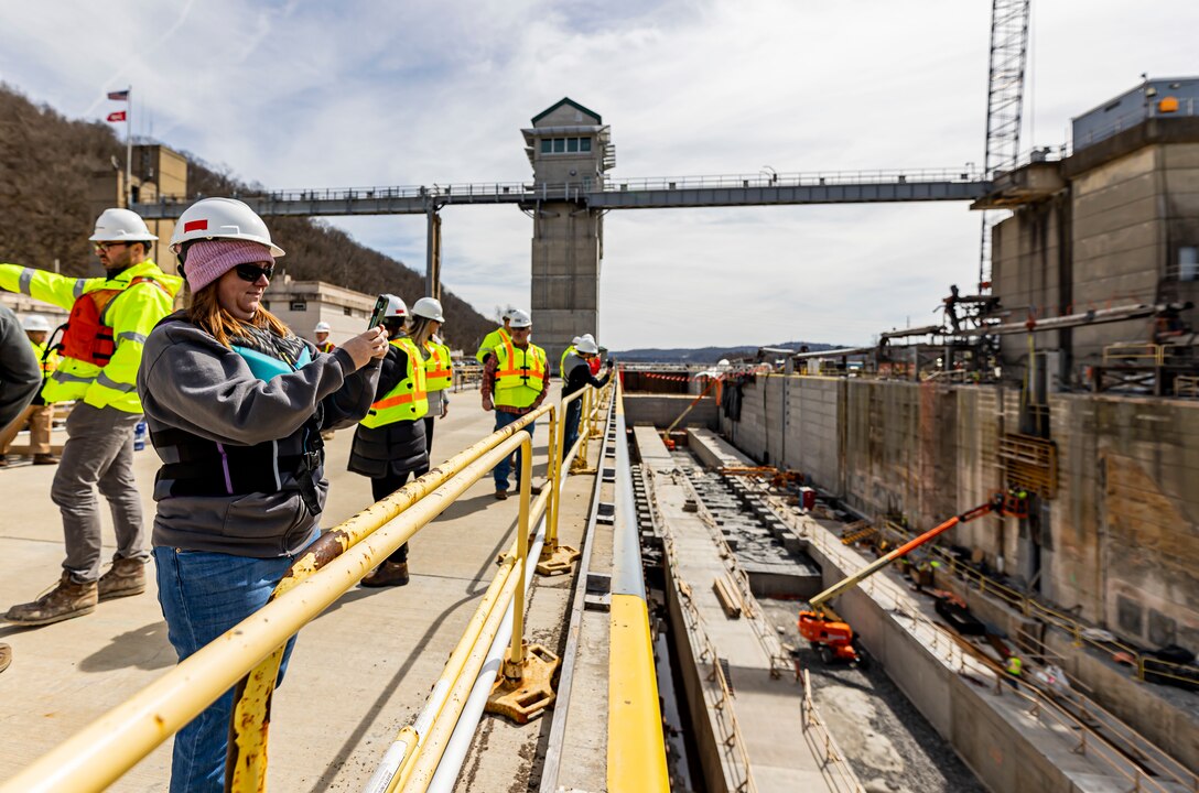 Construction for a new lock on the Monongahela River