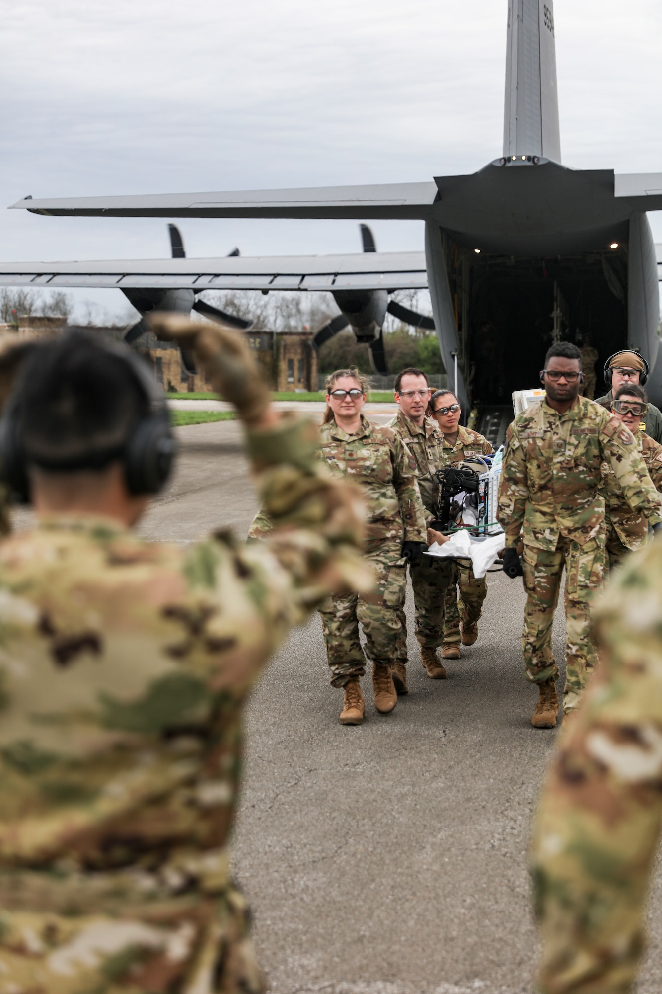 445th Airlift Wing Airmen participate in total-force trauma care training