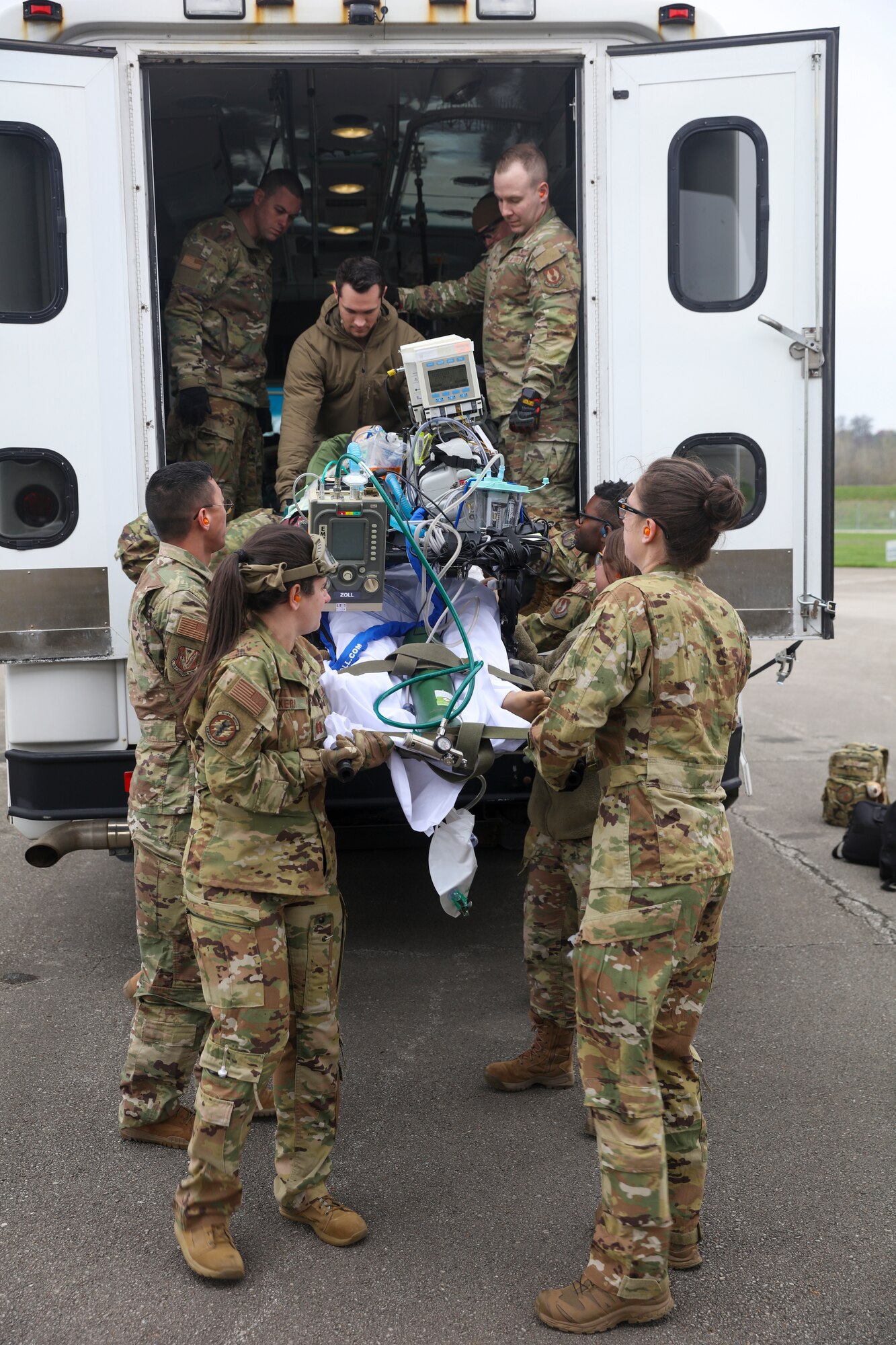 445th Airlift Wing Airmen participate in total-force trauma care training