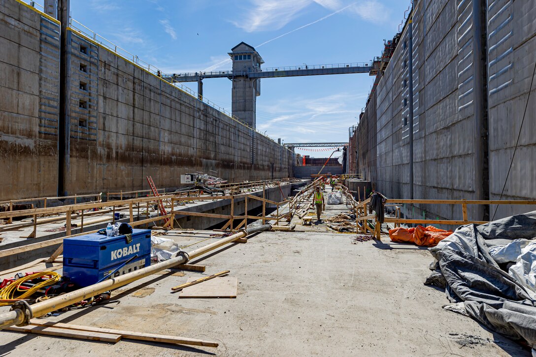 Construction for a new lock on the Monongahela River