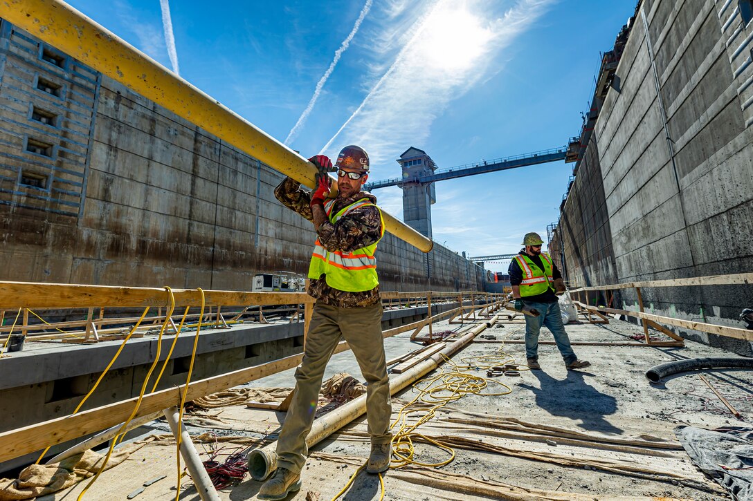 Construction for a new lock on the Monongahela River