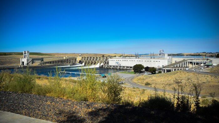 morning shot of ice harbor lock and dam