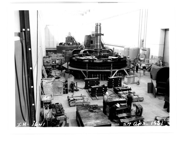 construction of the ice harbor powerhouse