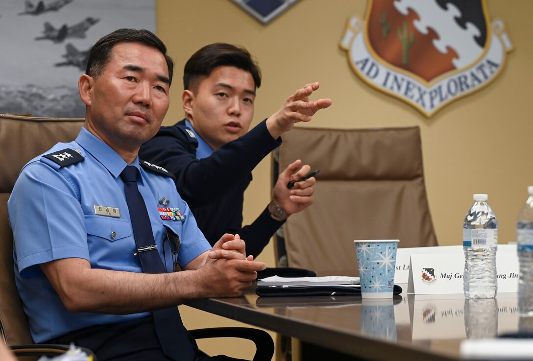 ROKAF visited AFTC HQ to learn new weapon system test and evaluation methods.