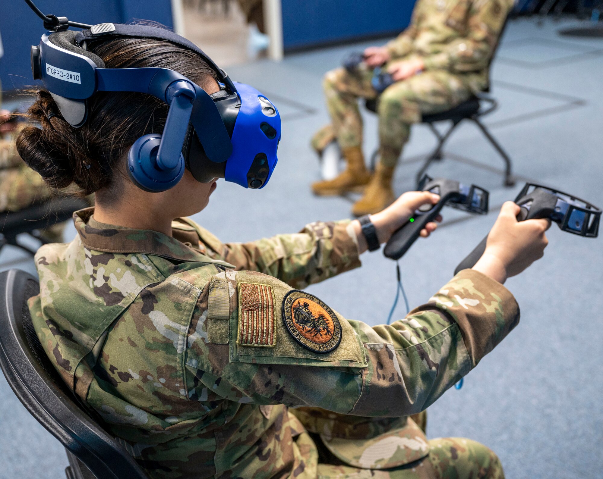 A student from Baylor University explores a simulated C-130J Super Hercules with virtual reality equipment at Dyess Air Force Base, Texas, Apr. 6, 2023. The group was immersed in the base’s daily operations while experiencing a simulation flight with the B-1B Lancer, orientation flight on the C-130J Super Hercules and a career panel with several company grade officers from various job specialties. (U.S. Air Force photo by Staff Sgt. Breanna Diaz)