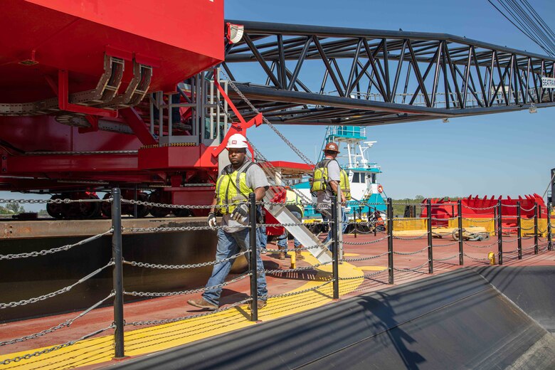 The Memphis District officially welcomed a brand new, $25.5 million Bank Grading Unit (BGU), April 11, 2023, when it docked at its new home port at Ensley Engineer Yard in Memphis, Tennessee.
The new BGU was built over a period of three years and is replacing the district’s legacy bank grader. With nearly 75 years of operations in the books, it’s safe to say the 1949 barge-mounted Bucyrus-Erie dragline model is ready for retirement.