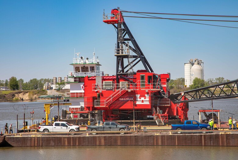 The Memphis District officially welcomed a brand new, $25.5 million Bank Grading Unit (BGU), April 11, 2023, when it docked at its new home port at Ensley Engineer Yard in Memphis, Tennessee.
The new BGU was built over a period of three years and is replacing the district’s legacy bank grader. With nearly 75 years of operations in the books, it’s safe to say the 1949 barge-mounted Bucyrus-Erie dragline model is ready for retirement.