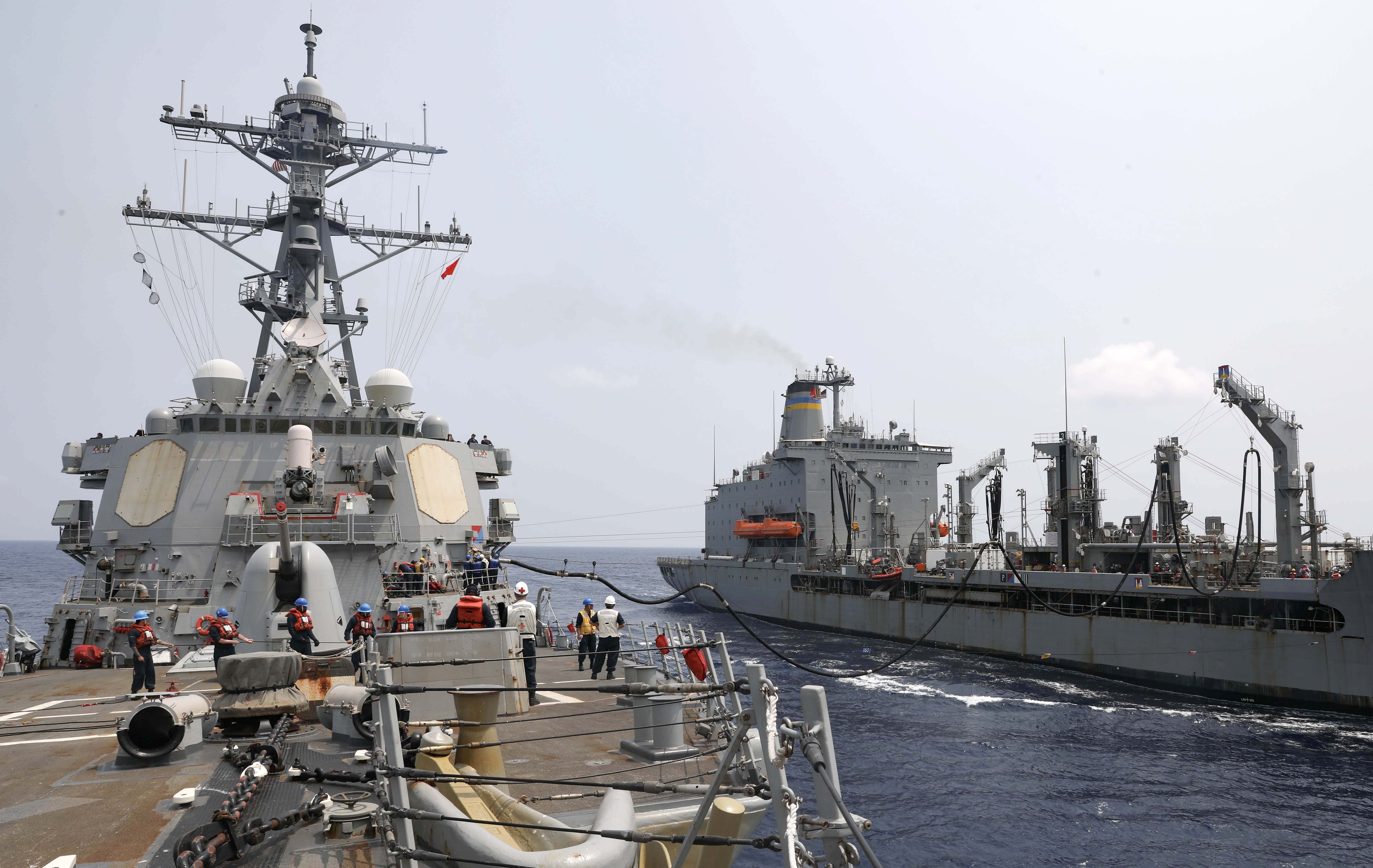 USS Milius (DDG 69) refuels from USNS Tippecanoe (T-AO 199).