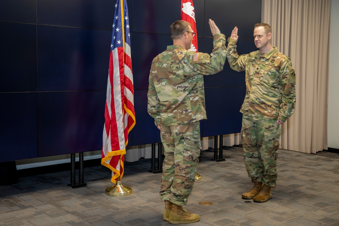 U.S. Army Corps of Engineers Galveston District Deputy Commander for Mega Projects Lt. Col. Ian O’Sullivan, right, recites the Oath of Commissioned Officers with District Commander Col. Rhett Blackmon during Lt. Col O’Sullivan’s promotion ceremony at the district headquarters.