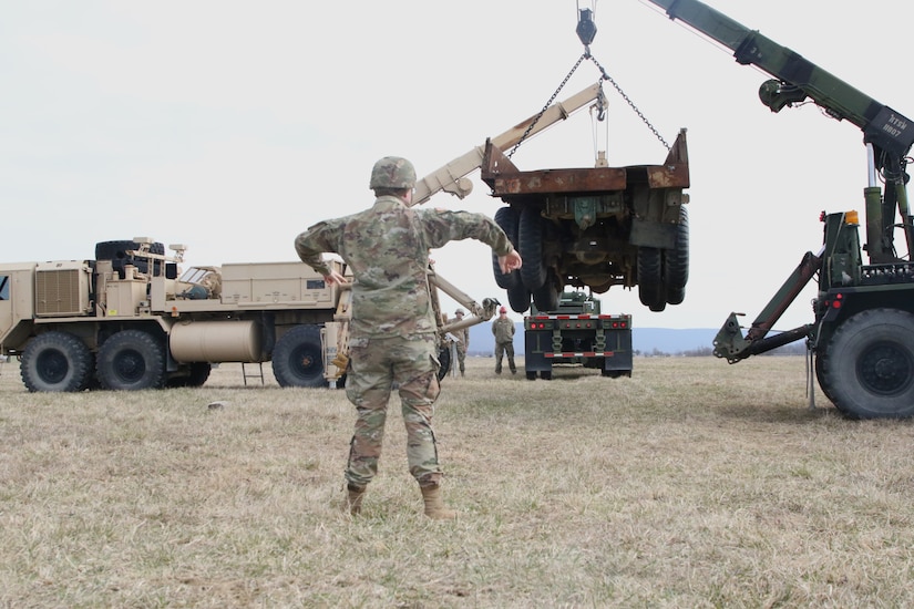 H8 students use dual crane operations to recover an inoperable vehicle.
The 80th Training Command’s Regional Training Maintenance Site Fort Indian Town Gap graduated its most recent class of Wheeled Recovery Specialists, also known by the designation H8 (pronounced as “Hotel-8”).