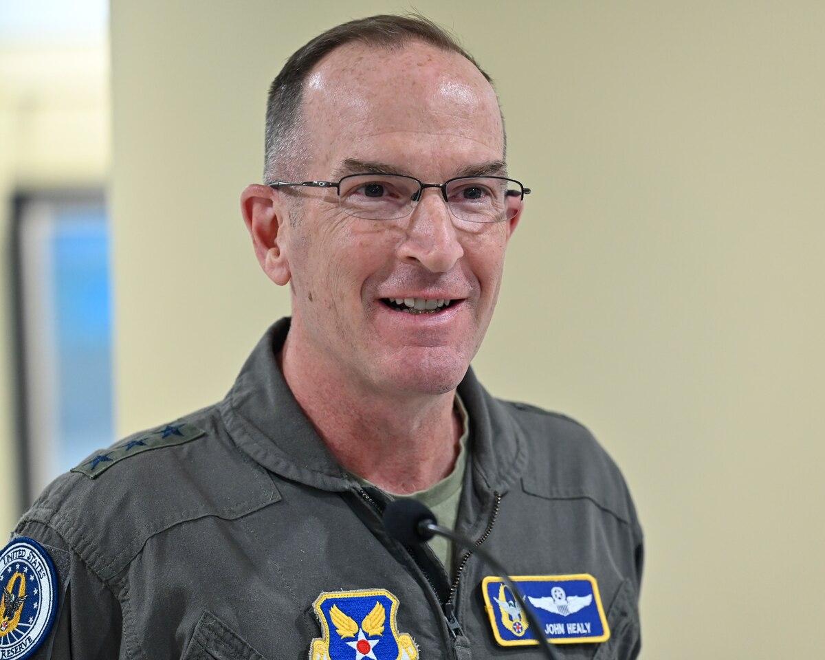 photo of Chief of Air Force Reserve Lt. Gen. John Healy