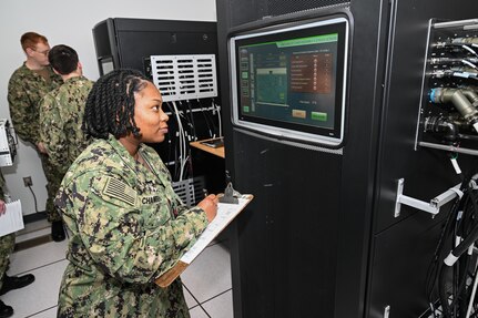 DAHLGREN, Va. (Jan. 27, 2023) Surface Combat Systems Training Command (SCSTC) AEGIS Training and Readiness Center (ATRC) Petty Officer 1st Class Jazmene Chambers practices a circuit card assembly procedure in the Virtual Maintenance Trainer (VMT) Part Task Trainer (PTT) lab. (U.S. Navy photo by Michael Bova)