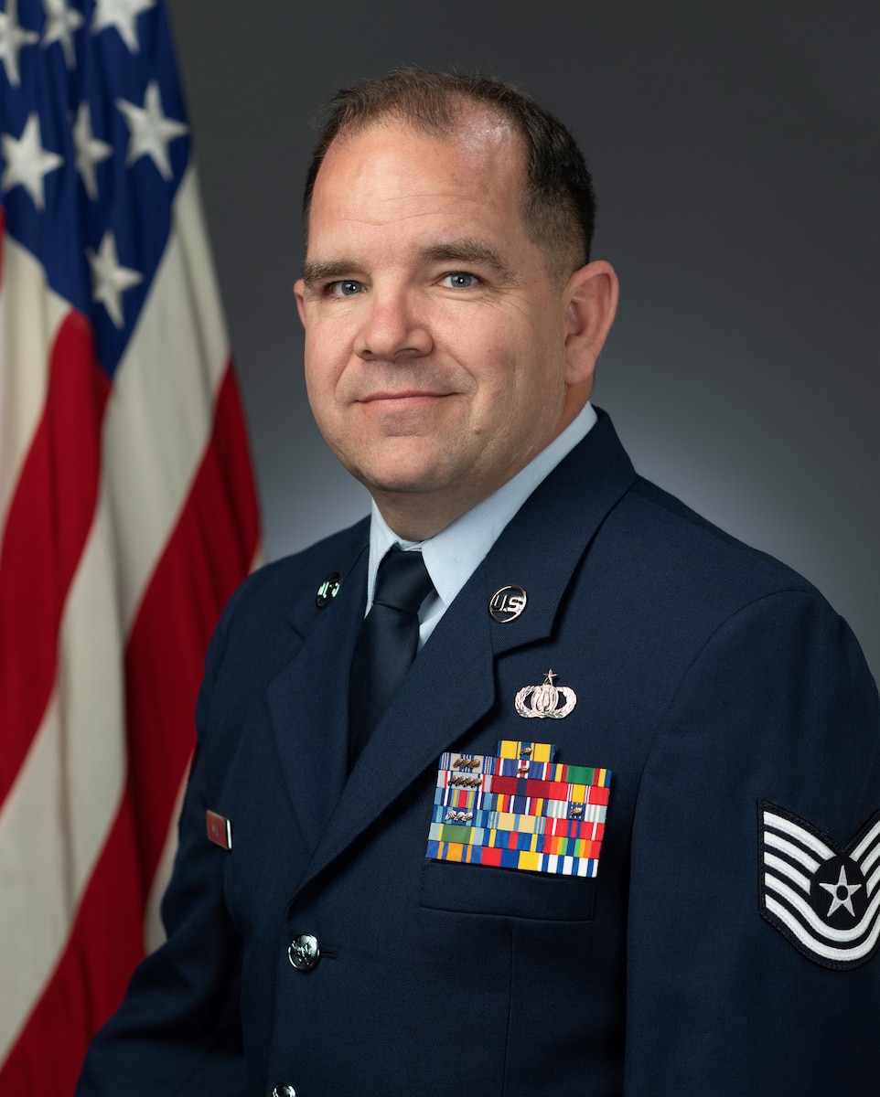 Official portrait for TSgt Ryan Manzi