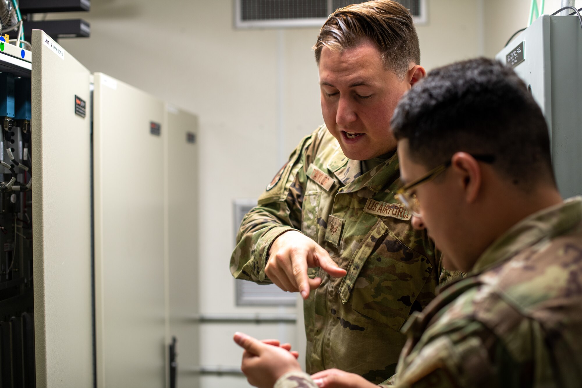U.S. Air Force Staff Sgt. explaining the use of a connection piece.