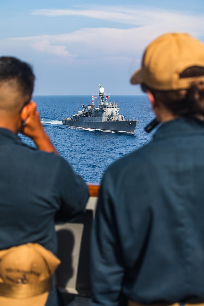 SOUTH CHINA SEA (April 17, 2023) Arleigh Burke-class guided-missile destroyer USS Chung-Hoon (DDG 93) practices underway replenishment approaches with the Philippine Navy Phoang-class corvette BRP Conrado Yap (PS 39). USS Chung-Hoon is on a routine deployment to U.S. 7th Fleet and is assigned to Commander, Task Force (CTF 71)/ Destroyer Squadron (DESRON) 15. CTF 71/DESRON 15 is the largest forward-deployed DESRON and the U.S. 7th Fleet’s principal surface force. (U.S. Navy photo by Mass Communication Specialist 1st Class Andre T. Richard)
