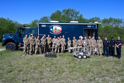 502nd Air Base Wing command team visits EOD