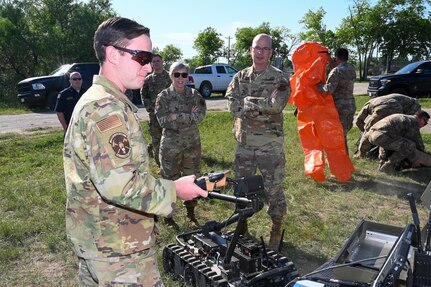 502nd Air Base Wing command team visits EOD