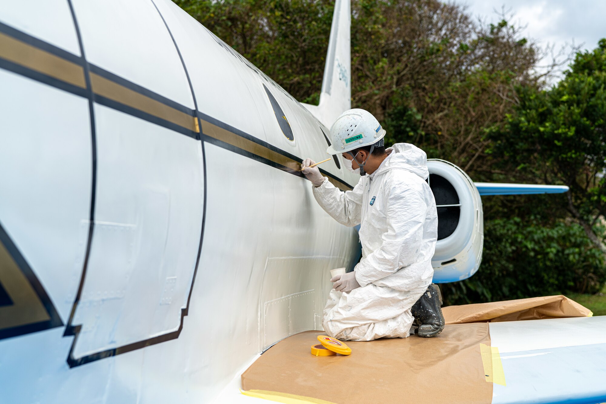 A painter paints a jet.