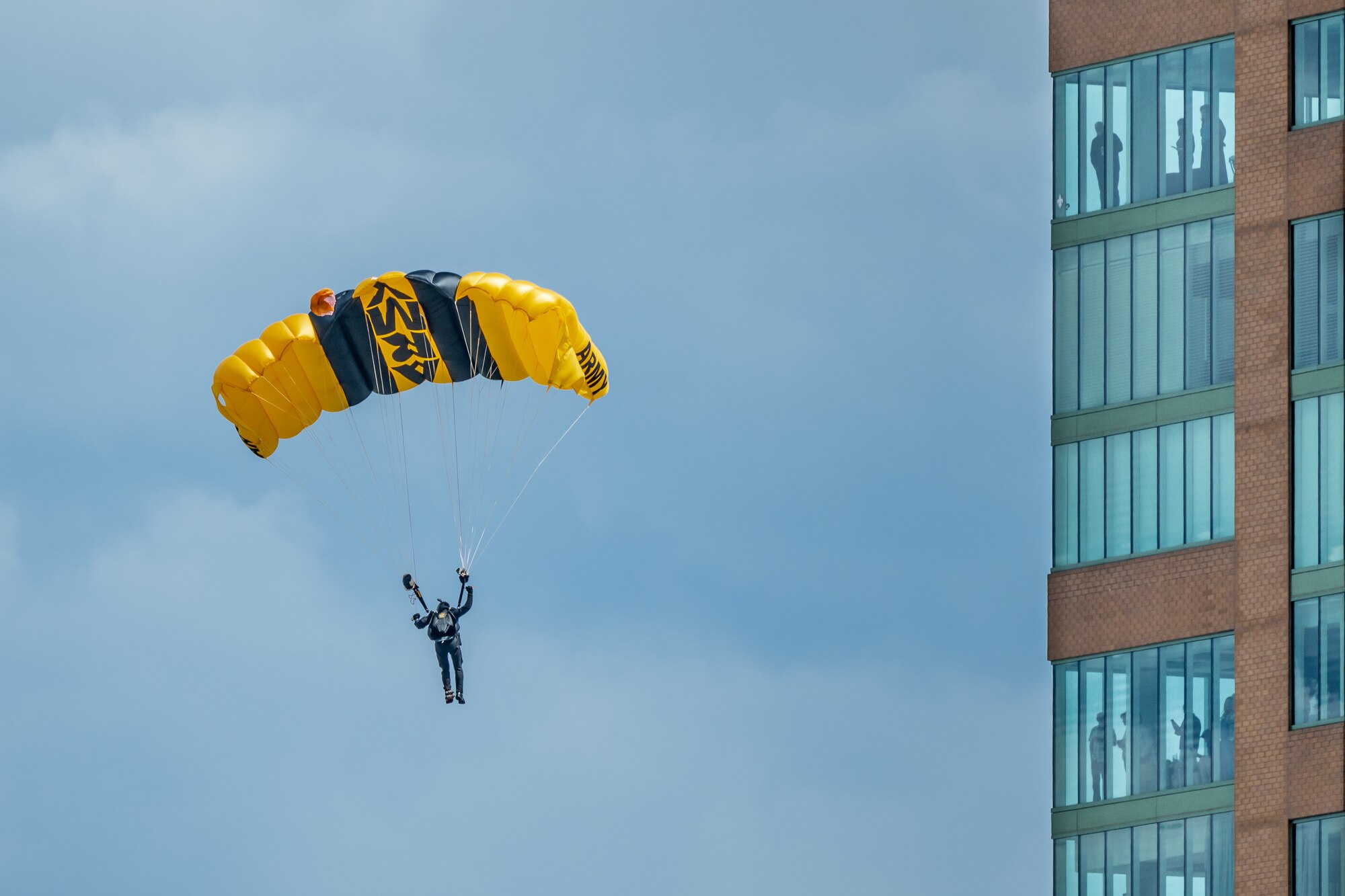 A Soldier from the U.S. Army’s Golden Knights demonstration team parachutes into Waterfront Park in downtown Louisville, Ky., on April 22, 2023, to kick of the annual Thunder Over Louisville air show. This year’s event featured more than 20 military and civilian planes, including a C-130J Super Hercules from the Kentucky Air National Guard, which served as the base of operations for military aircraft participating in the show. (U.S. Air National Guard photo by Dale Greer)