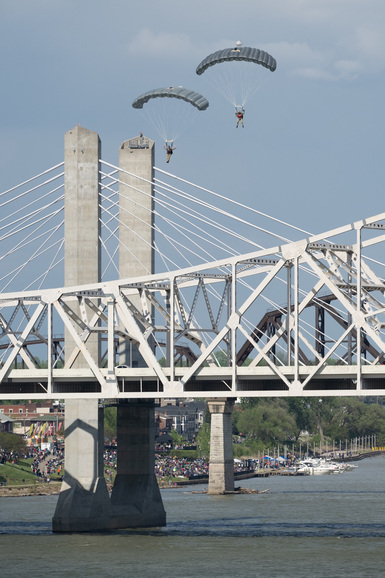 Airmen from the Kentucky Air National Guard’s 123rd Special Tactics Squadron parachute into the Ohio River in downtown Louisville, Ky., April 22, 2023, as part of the annual Thunder Over Louisville air show. The event featured more than 20 military and civilian planes, including a C-130J Super Hercules from the Kentucky Air National Guard, which served as the aircraft from which this jump was performed. (U.S. Air National Guard photo by Dale Greer)