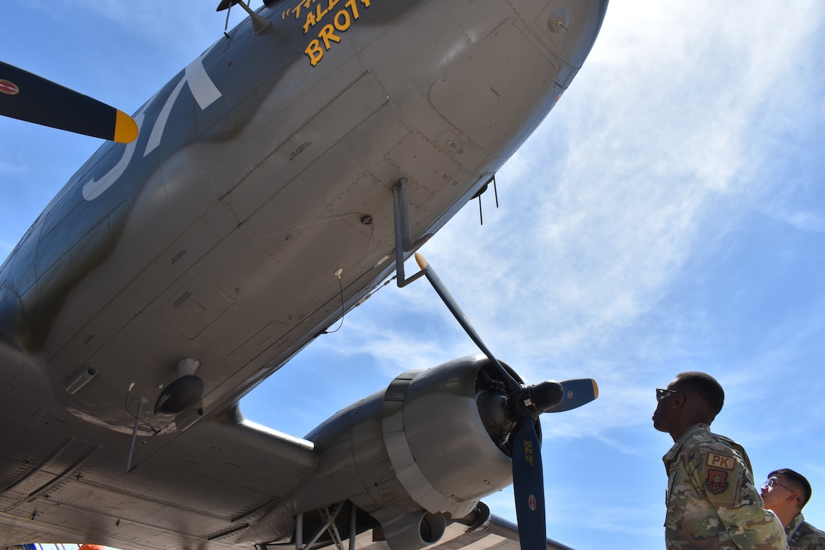 Team Dyess rounds out first air show in four years > Dyess Air Force