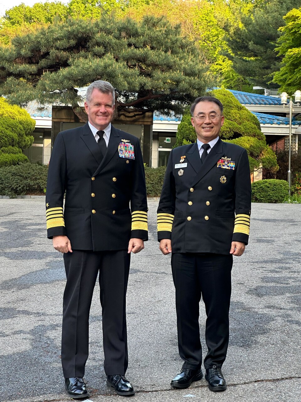 U.S. Navy Adm. Samuel Papar and Republic of Korea Adm. Lee Jong Ho pose for a photo.