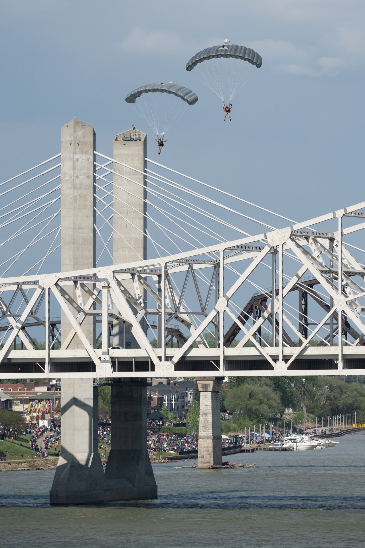 Airmen from the Kentucky Air National Guard’s 123rd Special Tactics Squadron parachute into the Ohio River in downtown Louisville, Ky., April 22, 2023, as part of the annual Thunder Over Louisville air show. The event featured more than 20 military and civilian planes, including a C-130J Super Hercules from the Kentucky Air National Guard, which served as the aircraft from which this jump was performed. (U.S. Air National Guard photo by Dale Greer)