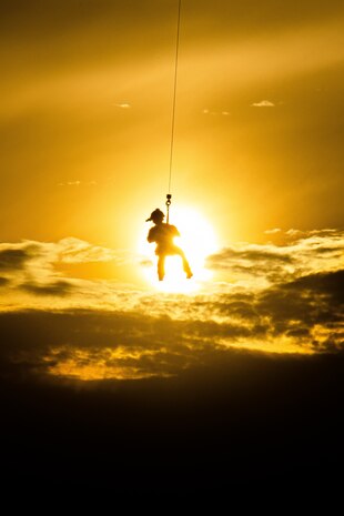 A U.S. Navy Petty Officer 1st Class Garrison Lathrop, an explosive ordnance disposal (EOD) technician with EOD Mobile Unit 8 rappels from a CV-22 Osprey during helicopter rope suspension techniques training with U.S. airmen from 7th Special Operations Squadron near Mildenhall, England, United Kingdom, June 16, 2022. Task Force 61/2 is executing the Commandant of the Marine Corps’ Concept for Stand-in Forces (SIF) to generate small, highly versatile units that integrate Marine Corps and Navy forces. Task Force 61/2 is deployed in the U.S. Naval Forces Europe area of operations, employed by U.S. Sixth Fleet to defend U.S., Allied and Partner interests. (U.S. Marine Corps photo by Sgt. Dylan Chagnon)