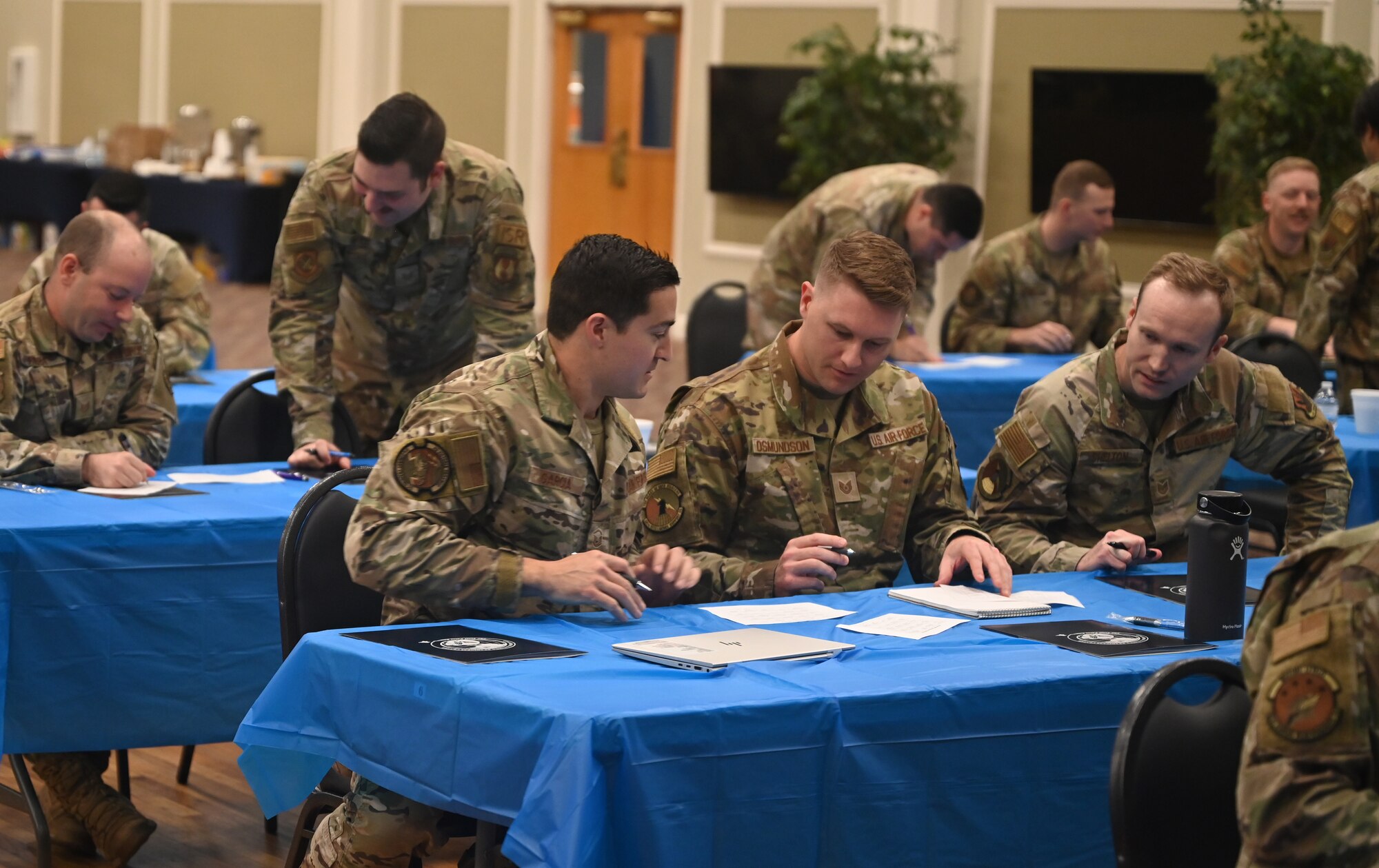 Student airmen exchange information in an icebreaker activity prior to the bulk of the agenda at Joint Base San Antonio-Lackland, Texas on March 27, 2023. (U.S. Air Force photo by 2nd Lt. Alex Dieguez)