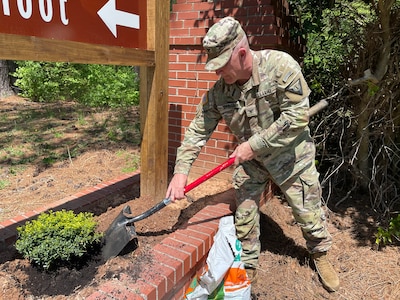 Fort Barfoot celebrates Earth Day with beautification projects