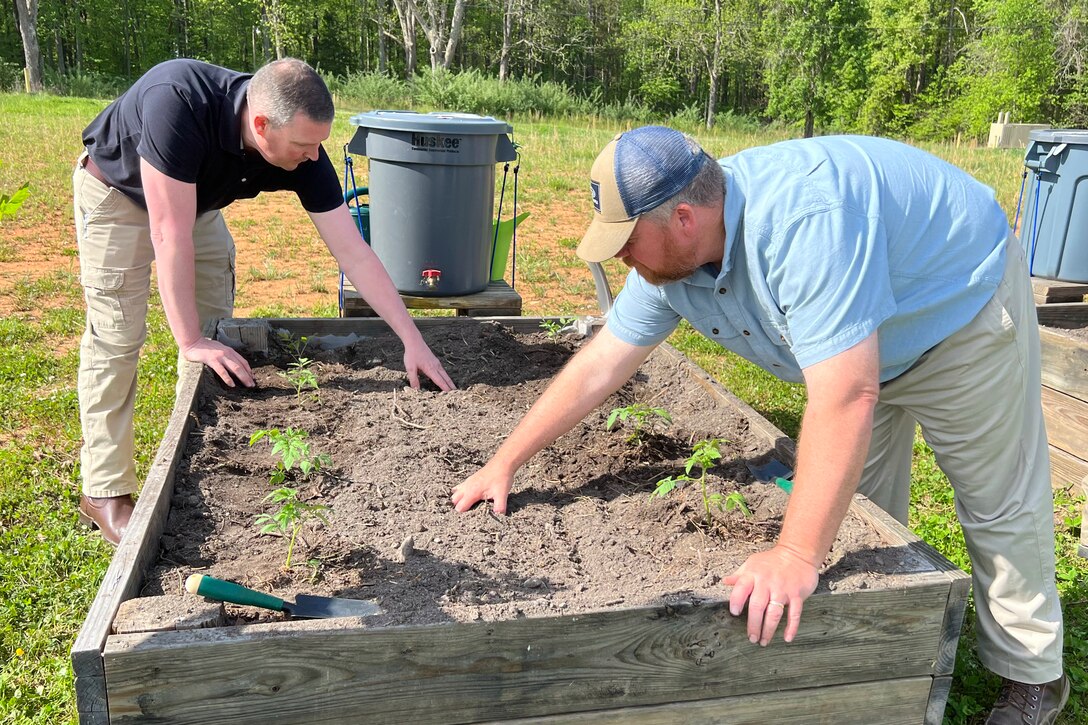 Fort Barfoot celebrates Earth Day with beautification projects