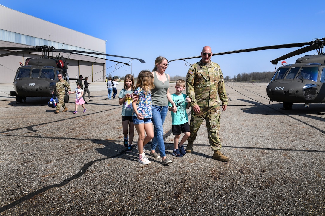 3-238th GSAB Spouse Lift takes family-Guard relationship to new heights
