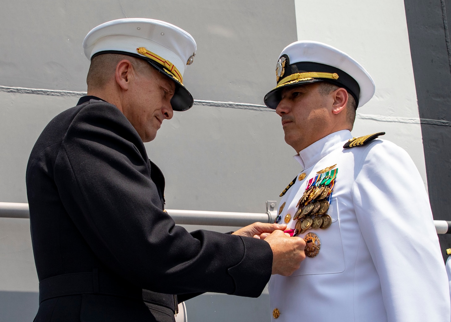 USS Makin Island Changes Command > Commander, U.S. Navy Region Korea > News