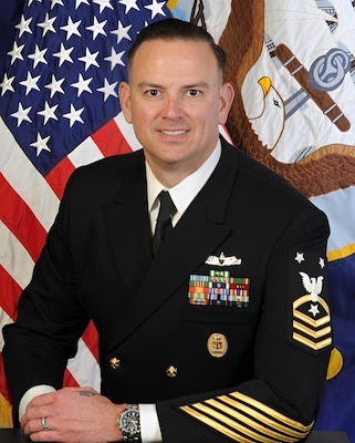 Official Studio portrait of CMDCM Brandon R. Majors, Command Master Chief, USS Oak Hill (LSD 51)