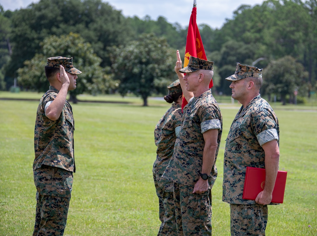 MERITORIOUS PROMOTION: ACMC PROMOTES BASE MARINE

The 36th Assistant Commandant of the Marine Corps, Gen. Eric M. Smith, meritoriously promotes Cpl. Christopher Montano, military police officer, Marine Corps Logistics Base Albany, to the rank of sergeant on Aug. 2.

Smith promoted Montano during a visit to the Marine Corps Logistics Base Albany to familiarize himself with the installation.