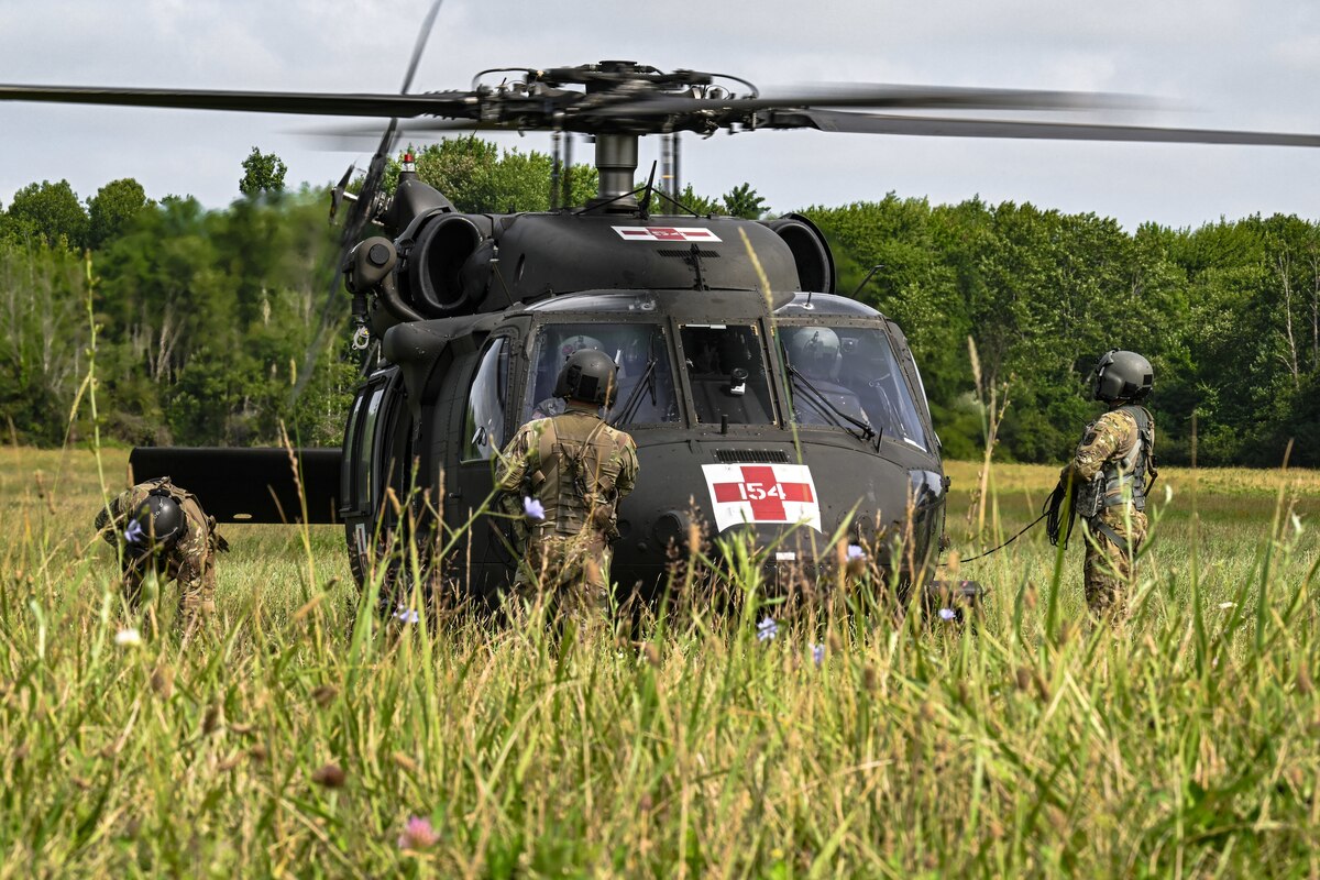 MILITARY / ボトム/--/--/KHK MILITARY◇ボトム/32/--/KHK/無地/8405 00 082 6612