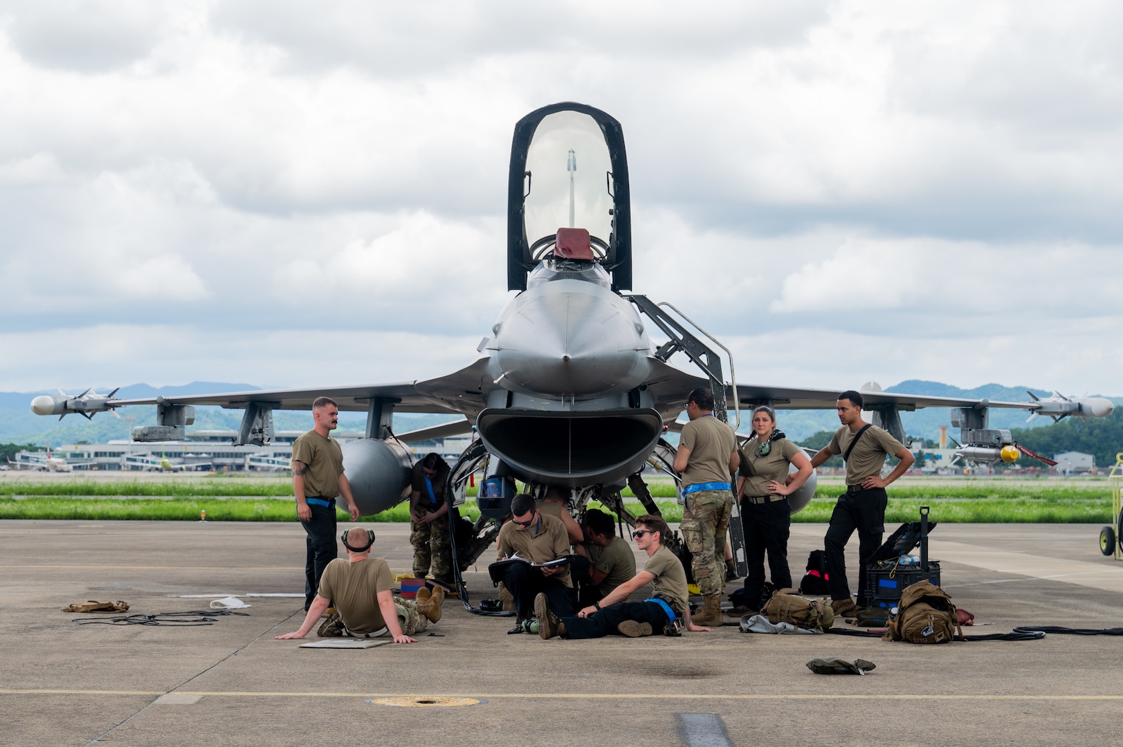 Members of the 35th Fighter Generation Squadron complete repairs on an F-16 Fighting Falcon during a U.S.-Republic of Korea Buddy Squadron event