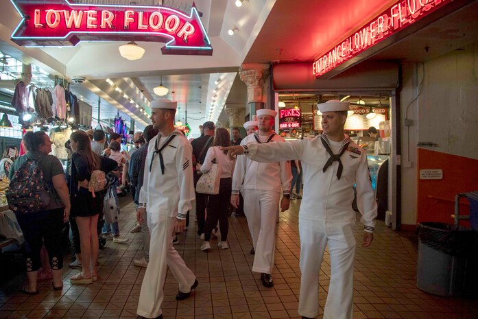 Sailors from USS Barry (DDG 52) visit Pike Place Market during Seattle Fleet Week.