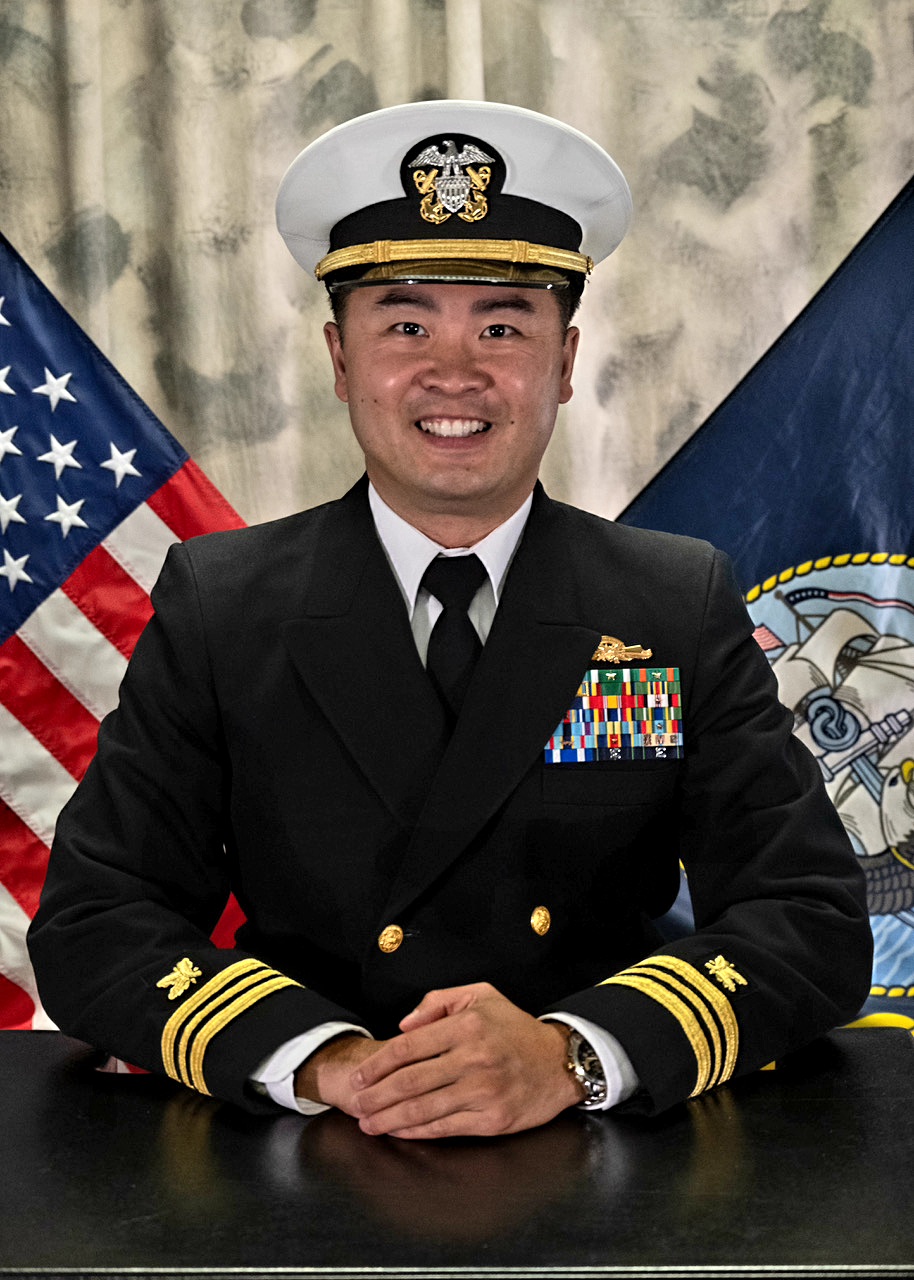 Navy reserve officer receives prestigious award