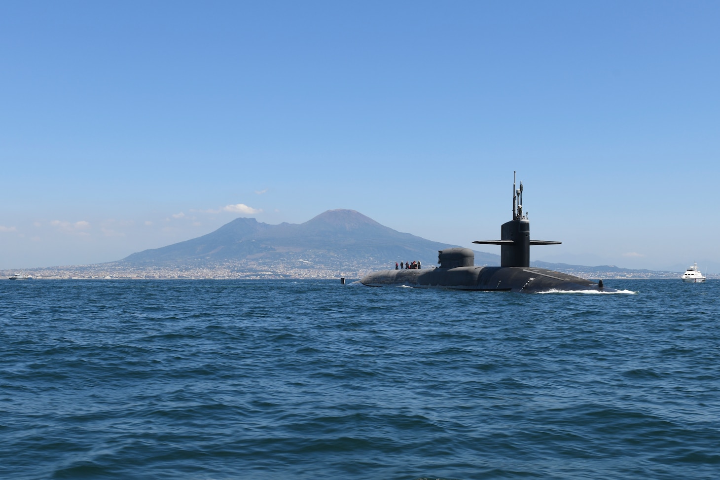 230804-N-ZV473-1021 NAPLES, Italy (Aug. 4, 2023) The Ohio-class guided-missile submarine USS Florida (SSGN 728) conducts a brief logistics stop in the Bay of Naples, in Naples, Italy, Aug. 4, 2023. The stop demonstrates the strength of the U.S.-Italy partnership as the two nations continue working together for a secure, stable & prosperous Europe. (U.S. Navy photo by Mass Communication Specialist 2nd Class Emily Casavant)