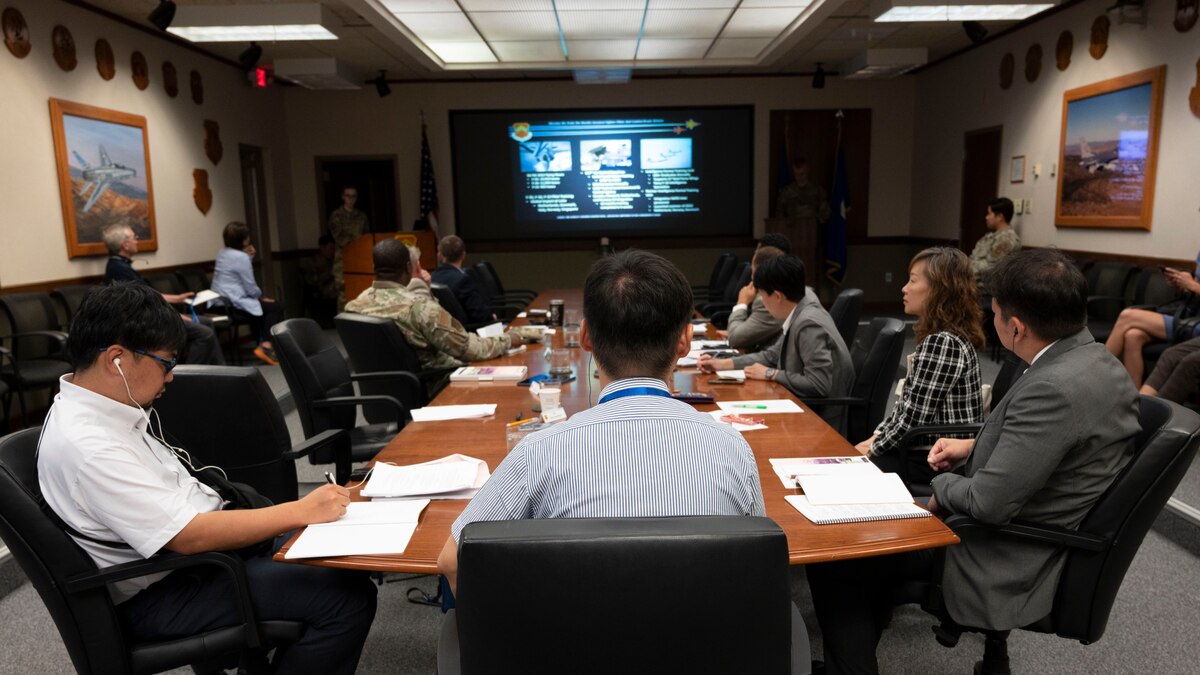 56th FW shares experience with Japanese civic leaders > Luke