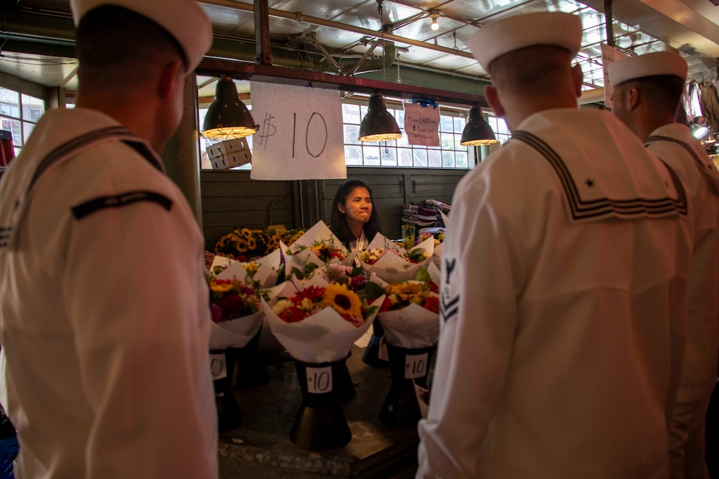 230802-N-YF131-1075 SEATTLE (Aug. 2, 2023) Sailors, assigned to the Arleigh Burke-class guided missile destroyer USS Barry (DDG 52) visit Pike Place Market during Seattle Fleet Week, Aug. 2, 2023. Seattle Fleet Week is a time-honored celebration of the sea services and provides an opportunity for the citizens of Washington to meet Sailors, Marines and Coast Guardsmen, as well as witness firsthand the latest capabilities of today’s U.S. and Canadian maritime services. (U.S. Navy photo by Mass Communication Specialist 2nd Class Madison Cassidy)