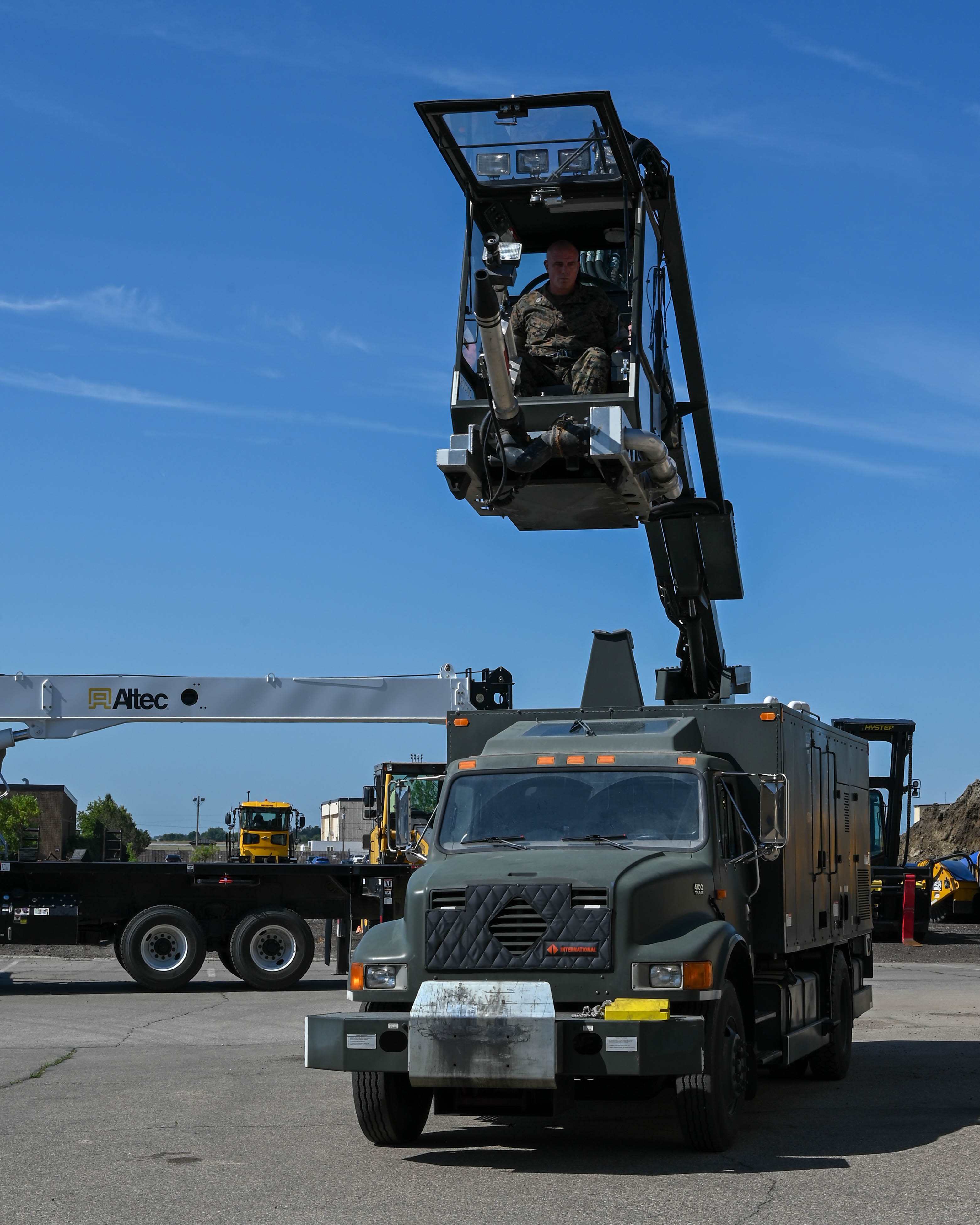 USSTRATCOM SEL visits Team Minot > Air Force Global Strike Command ...