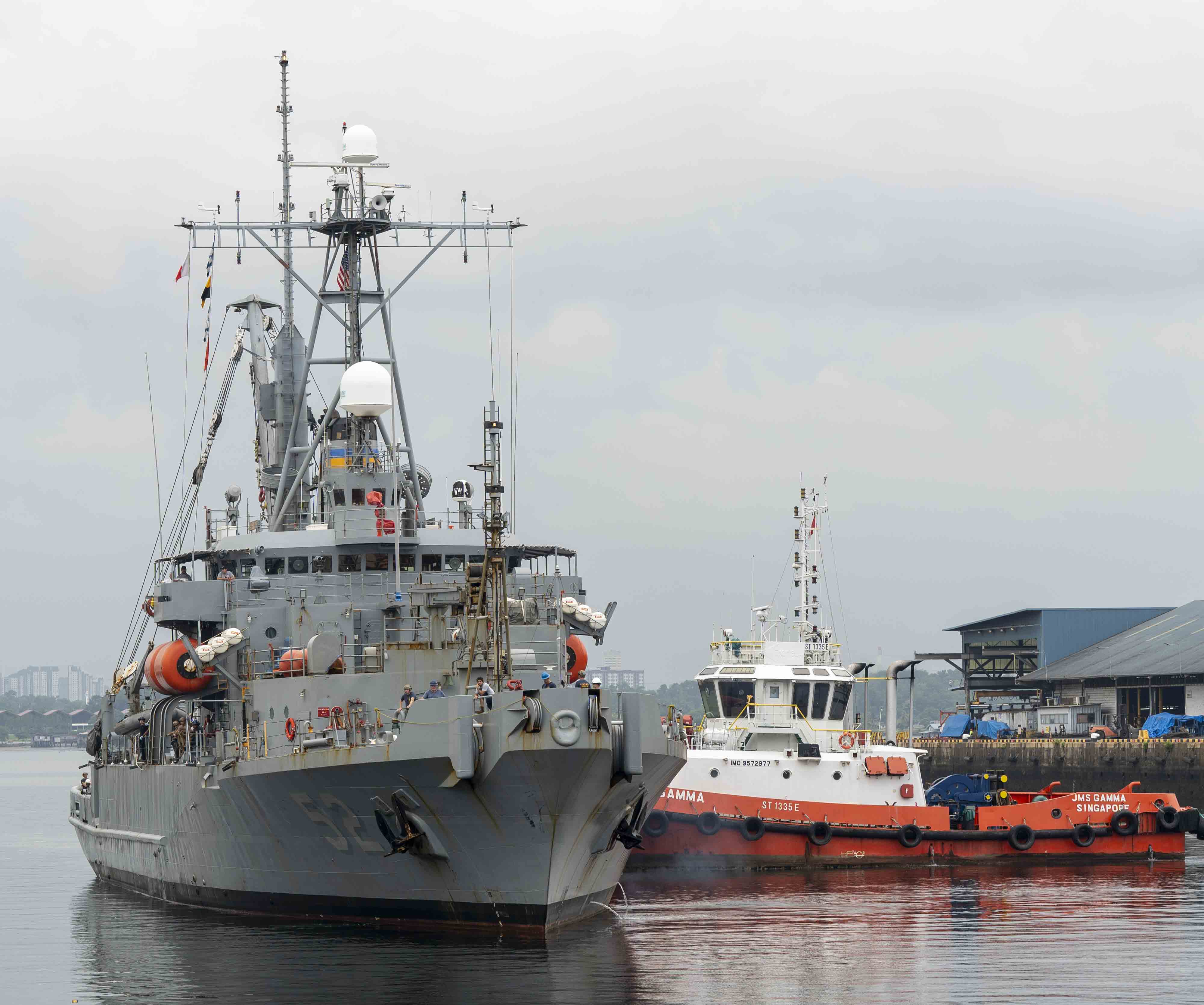 USNS Salvor (T-ARS 52) arrives in Singapore.