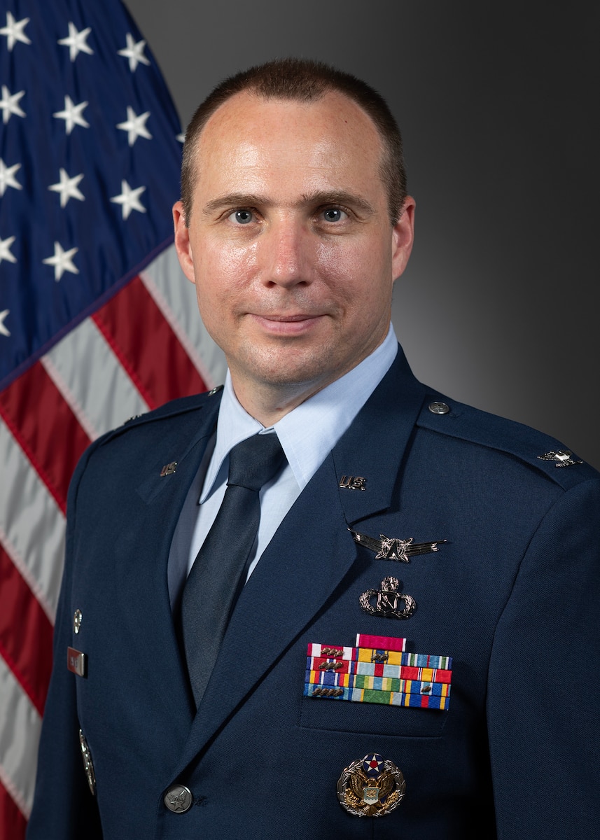 Official photo of Col. Carl R. Pawling