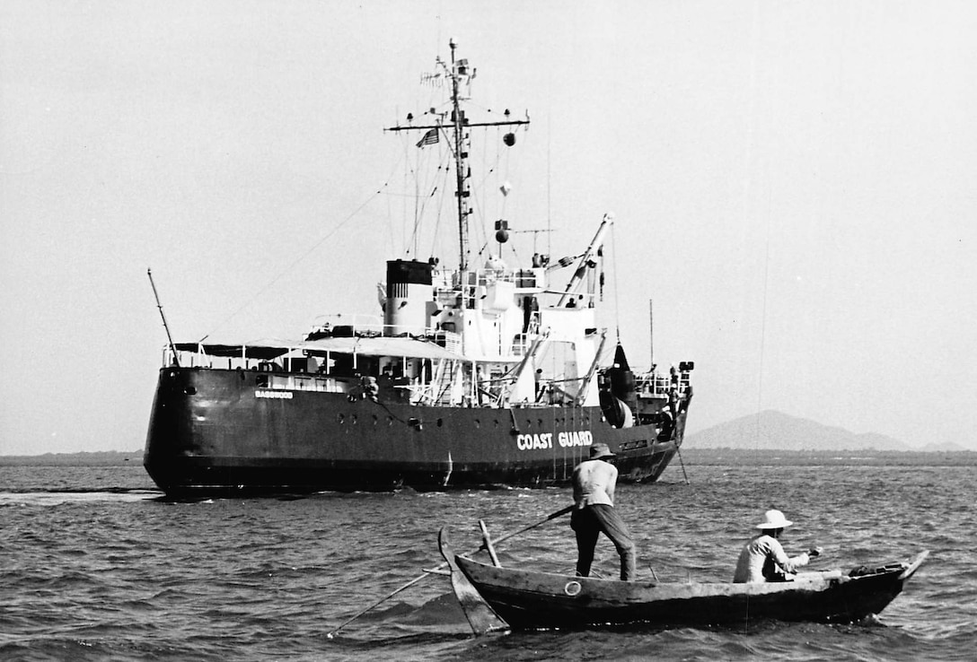 Long Blue Line photos in conjunction with "wartime in Vietnam."